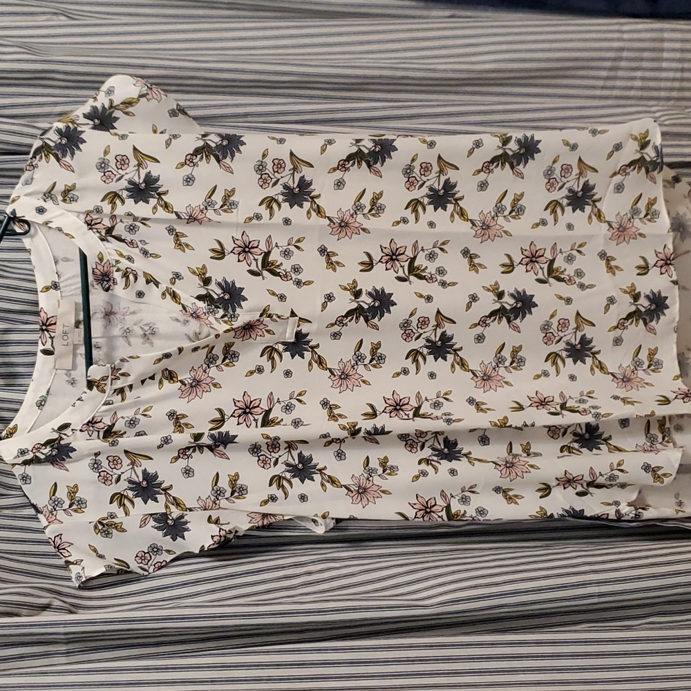XL LOFT Floral Sleeveless Blouse